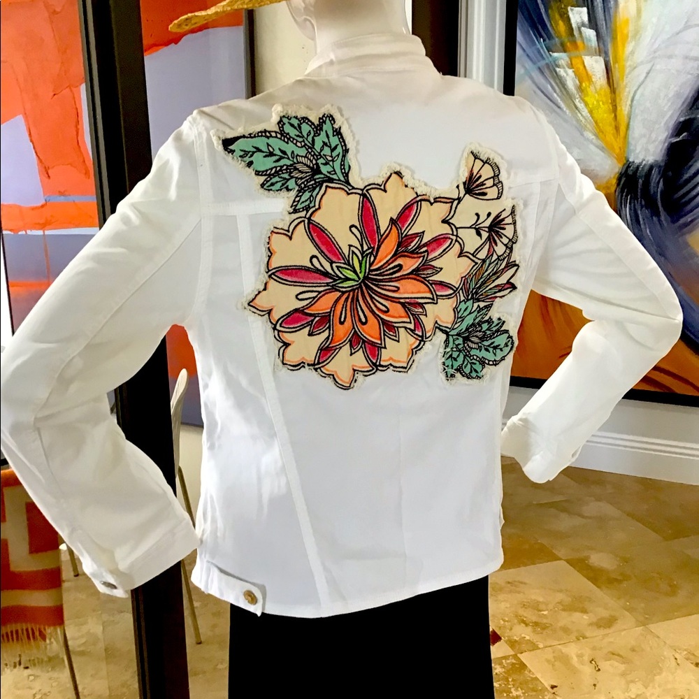 Gorgeous Chico’s jeans jacket 💞💞💞